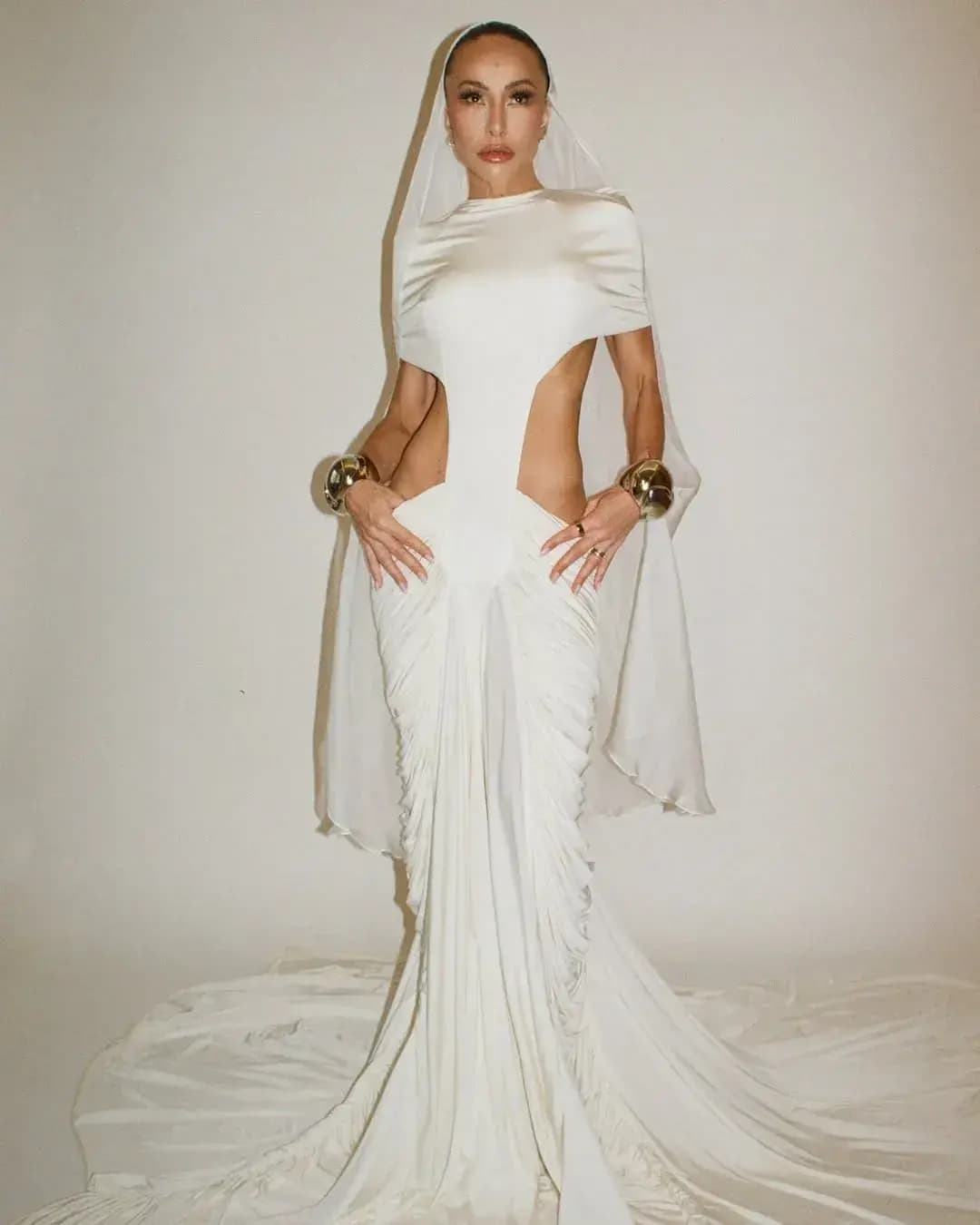 Sabrina wearing Vitureta - styling Pedro Salles - 3