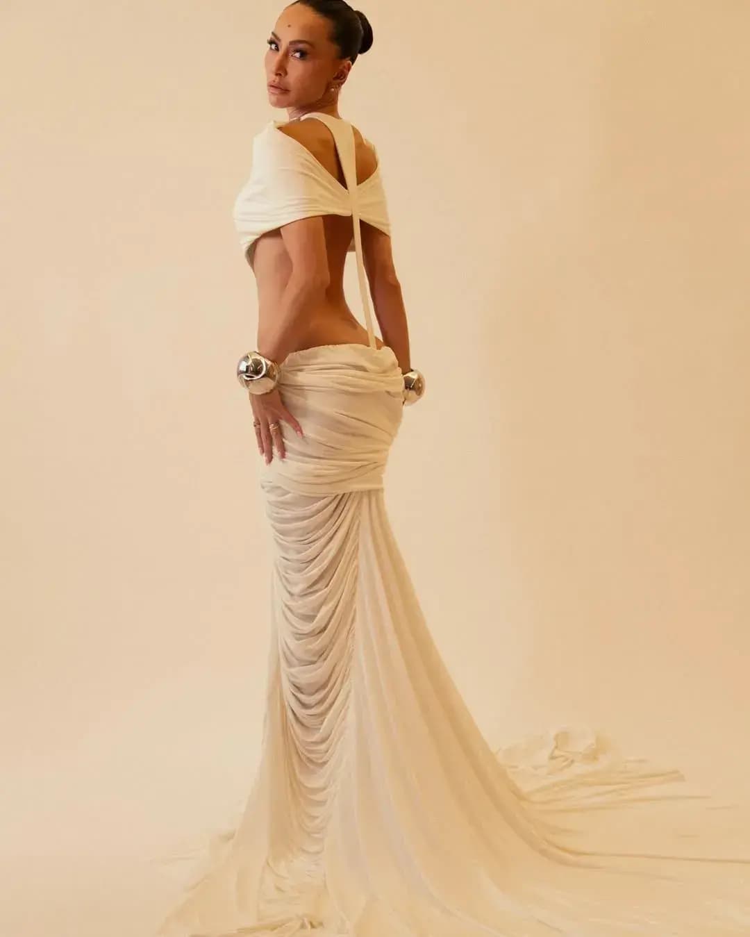 Sabrina wearing Vitureta - styling Pedro Salles - 4