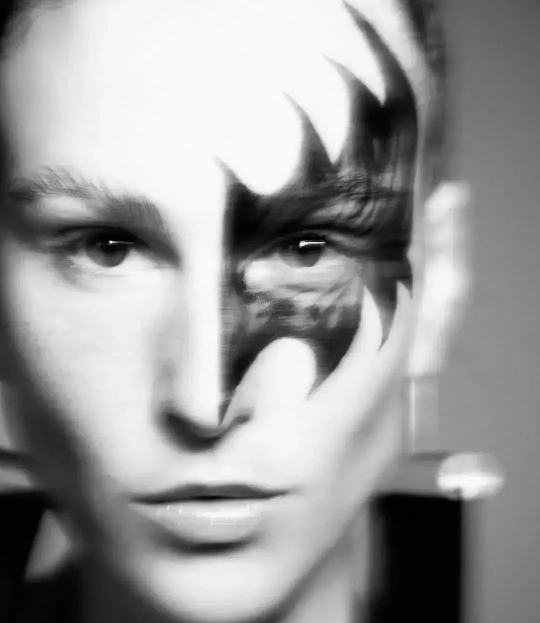 Setembro 2024 - ELLE VIEW - beauty por Daniel Hernandez - 0