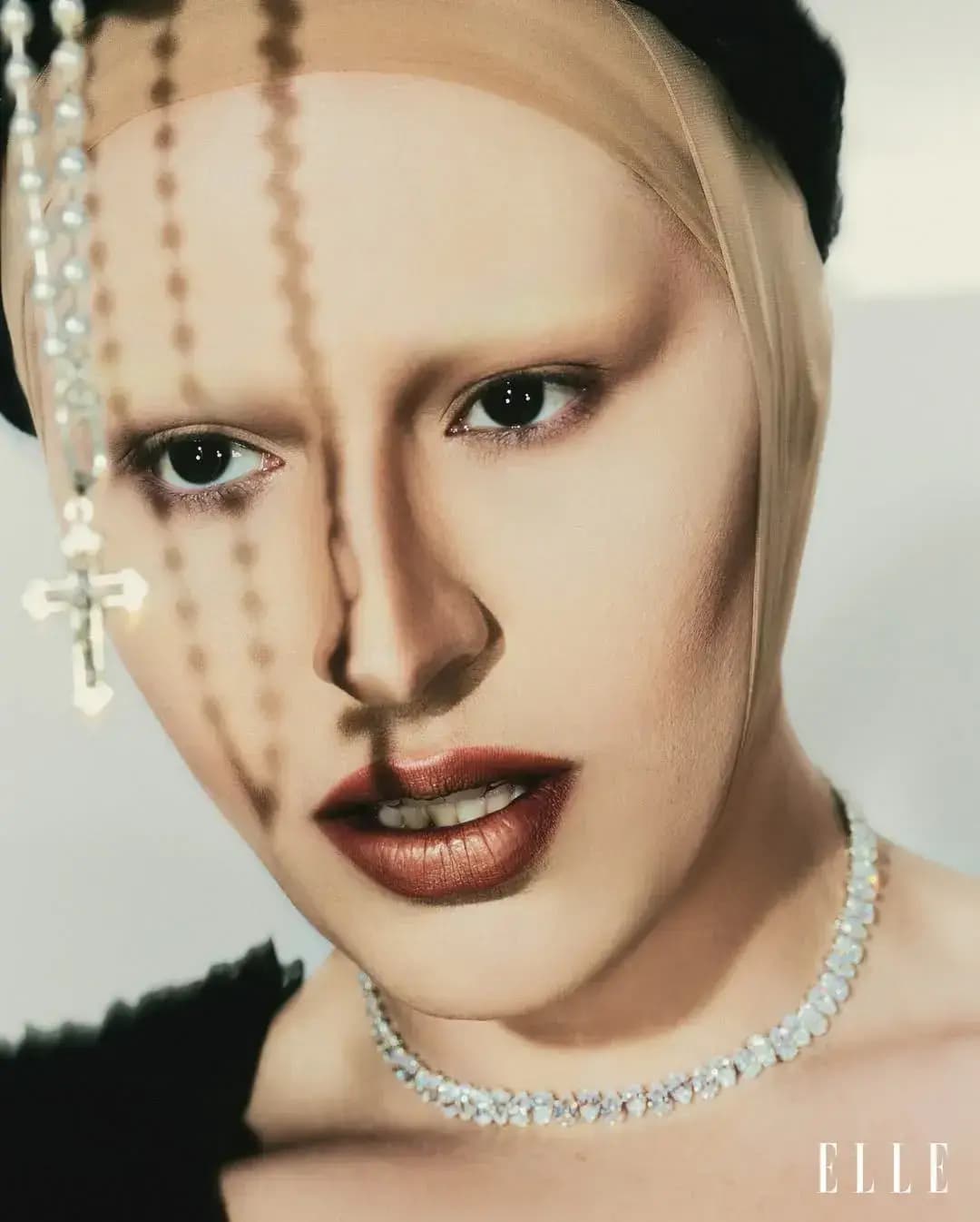 Outubro 2024- ELLE BR - beauty por Daniel Hernandez - 3