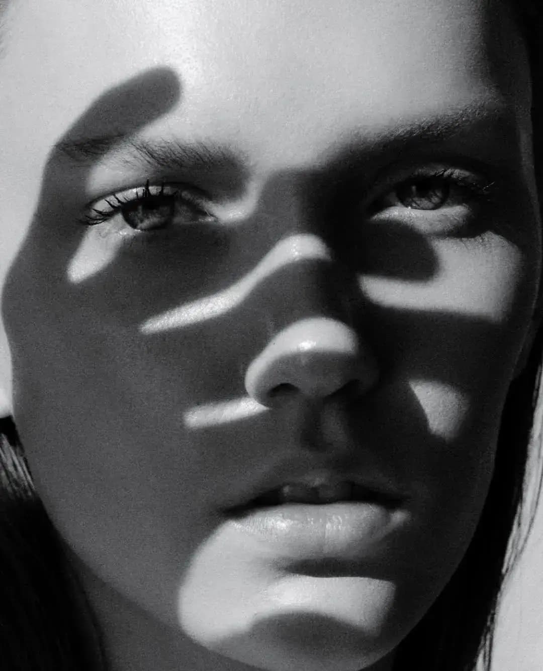 Gabi Nied para Bazaar Brasil - beauty Daniel Hernandez - 0