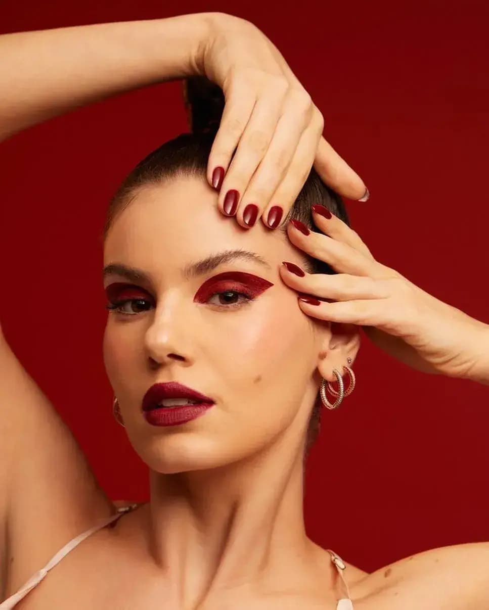 2022- QUEM - CAMILA QUEIROZ  - beauty Daniel Hernandez - 2