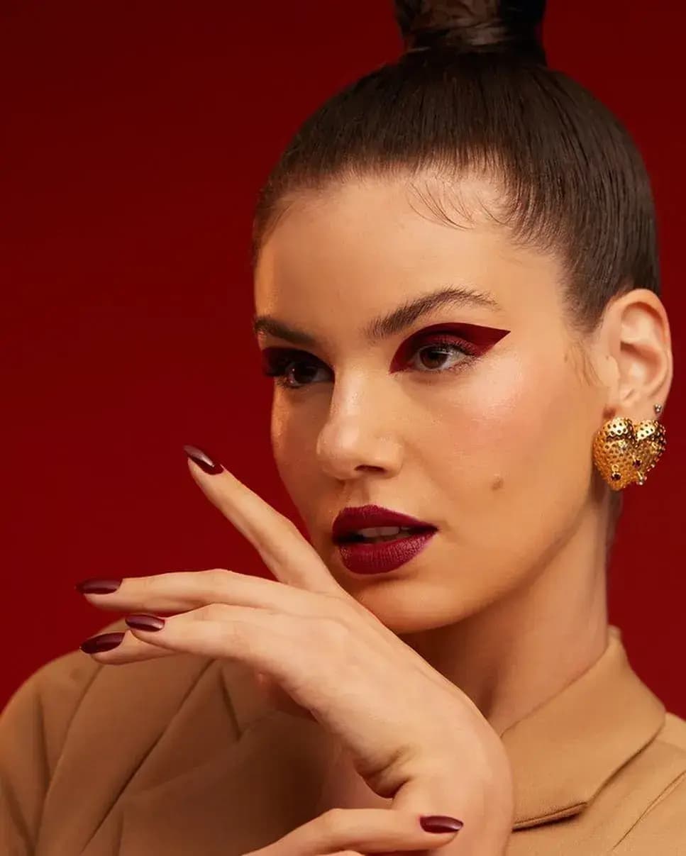 2022- QUEM - CAMILA QUEIROZ  - beauty Daniel Hernandez - 3