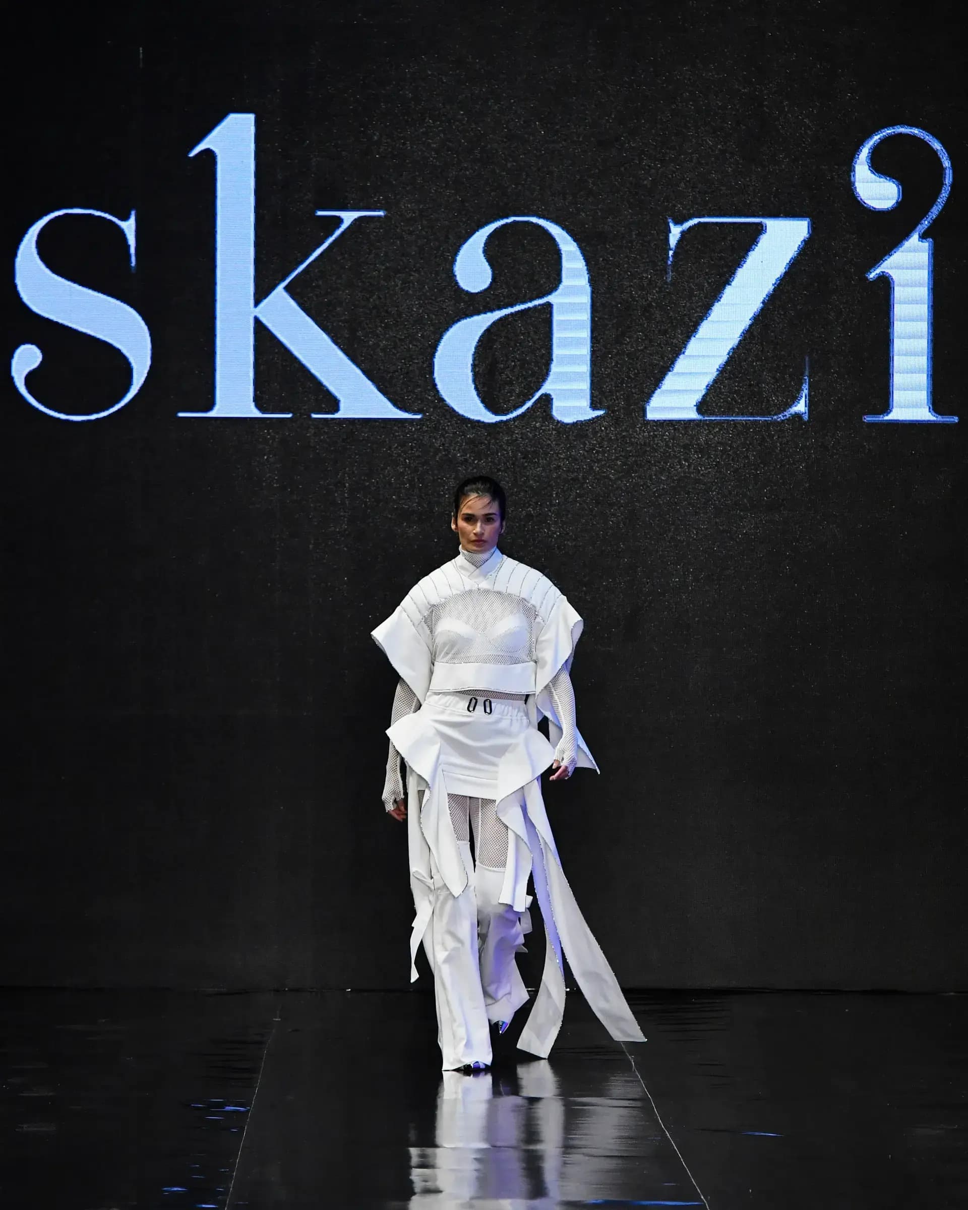 2022- DESFILE SKAZI - beauty Daniel Hernandez - 0