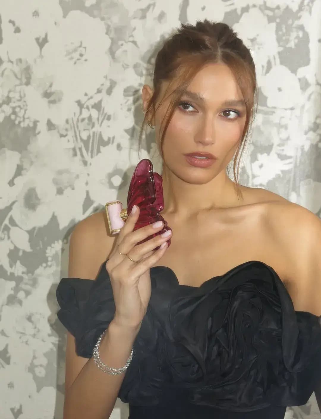 2025 - CAROLINA HERRERA X BRUNA E SASHA - 3