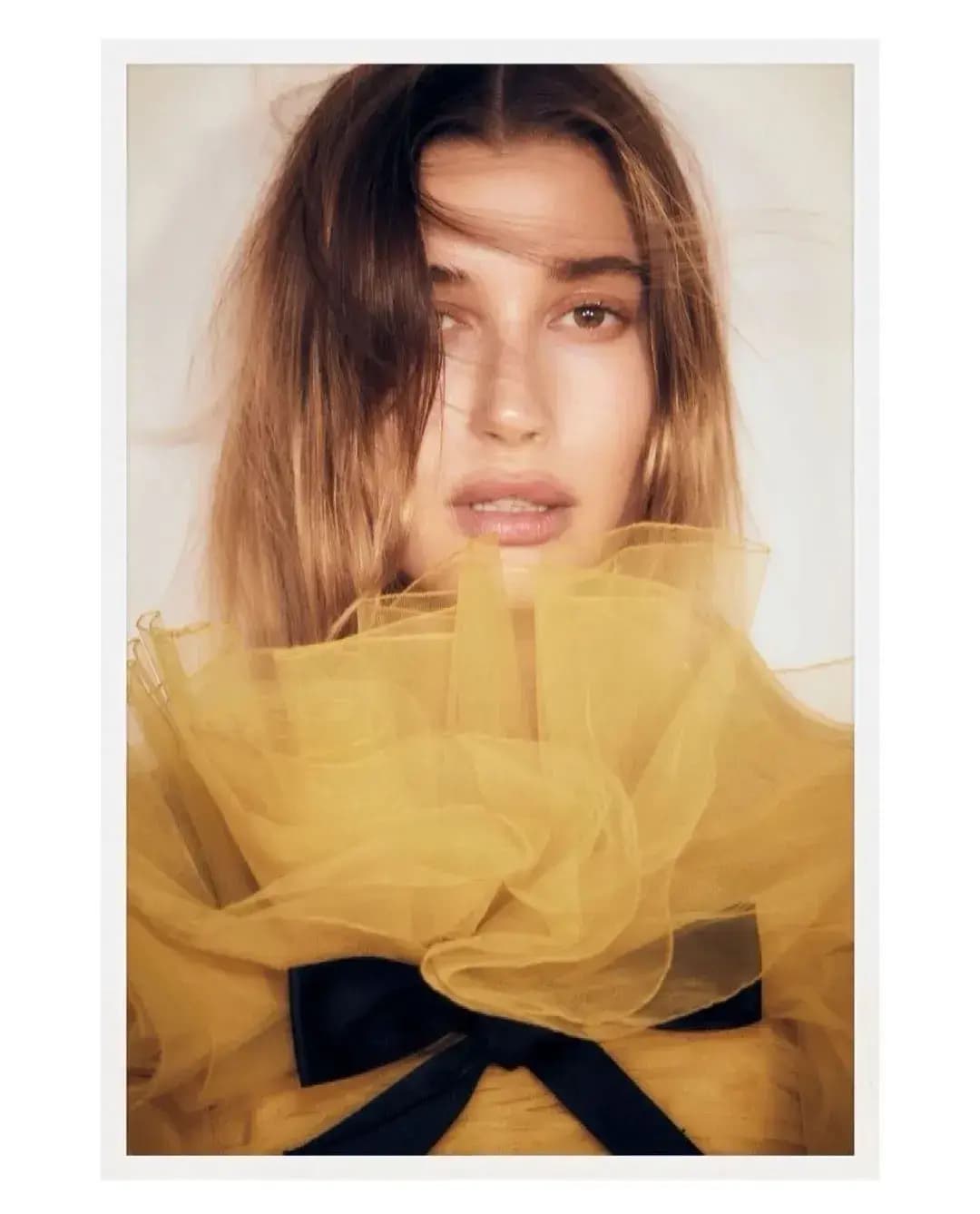 2021 VOGUE BRASIL COM HAILEY BIEBER - 3
