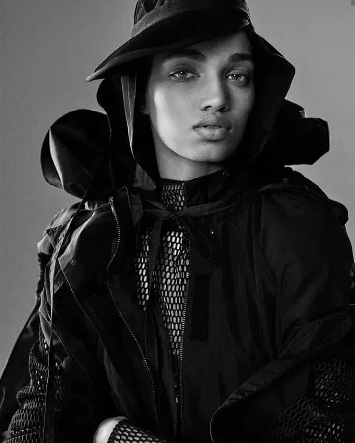 2017 - VOGUE ABRIL - 0