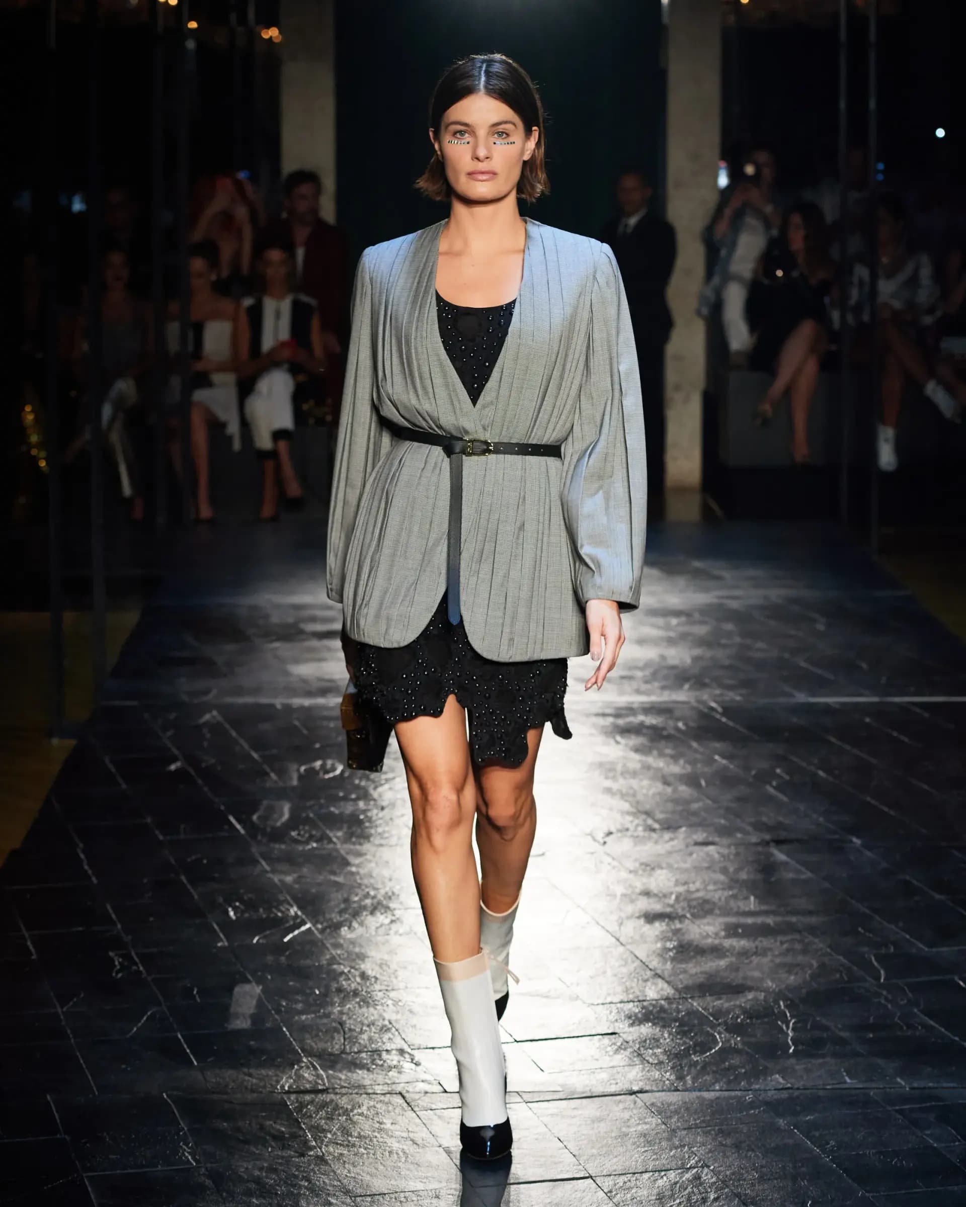 2023- DESFILE LV - 0