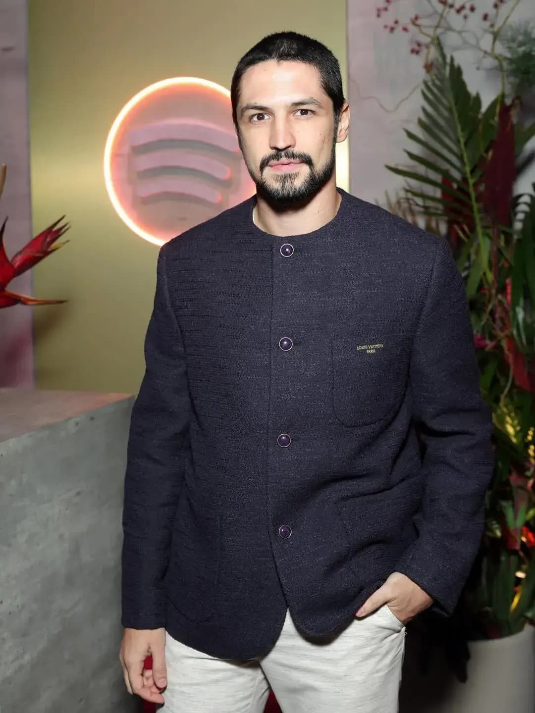 GABRIEL LEONE VESTINDO LOUIS VUITTON PARA SPOTIFY E HOLLYWOOD REPORTER - 0