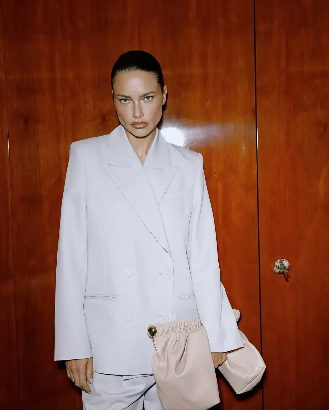 H&M Adriana Lima - Ago 2025