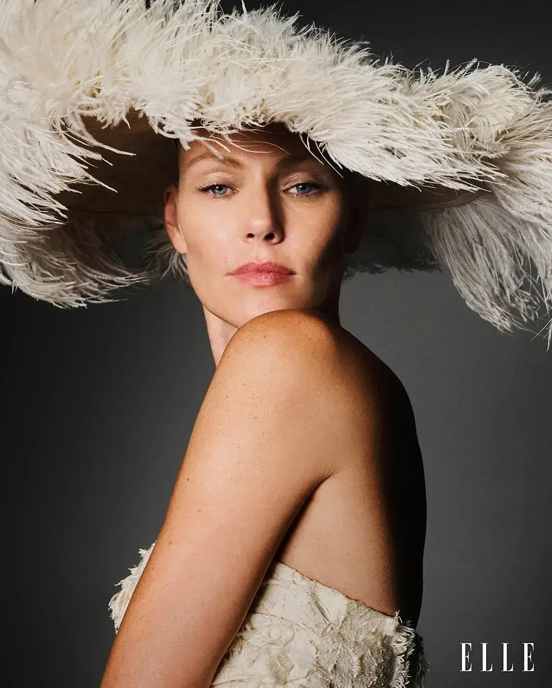 ELLE ABRIL 25 gallery 3