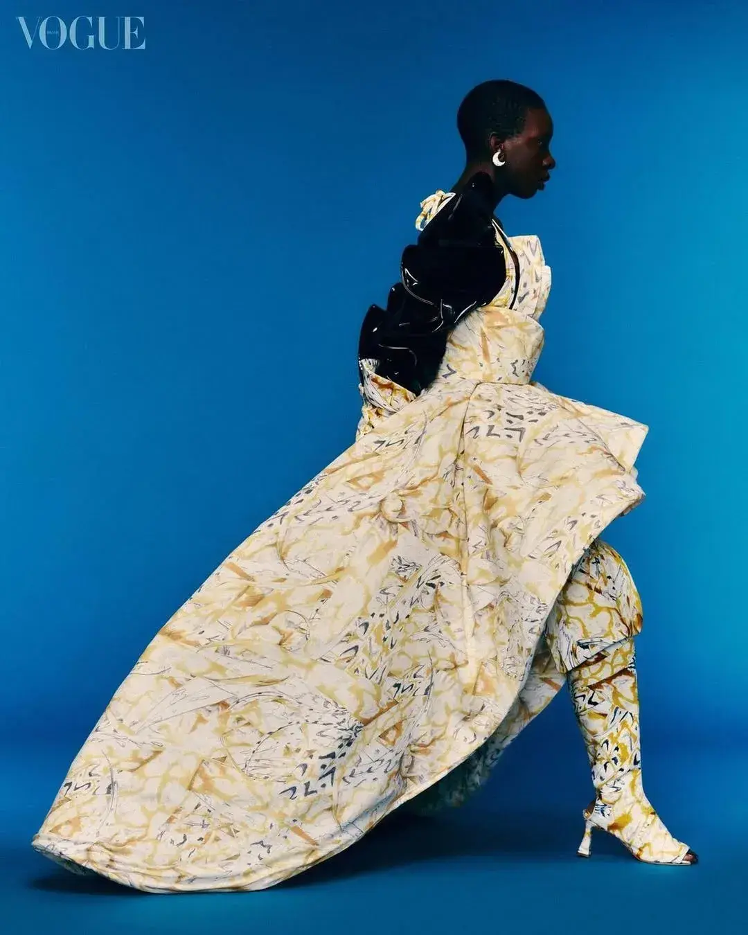 Vogue Brasil Outubro 2023 - Edição de moda por Daniel Ueda gallery 1
