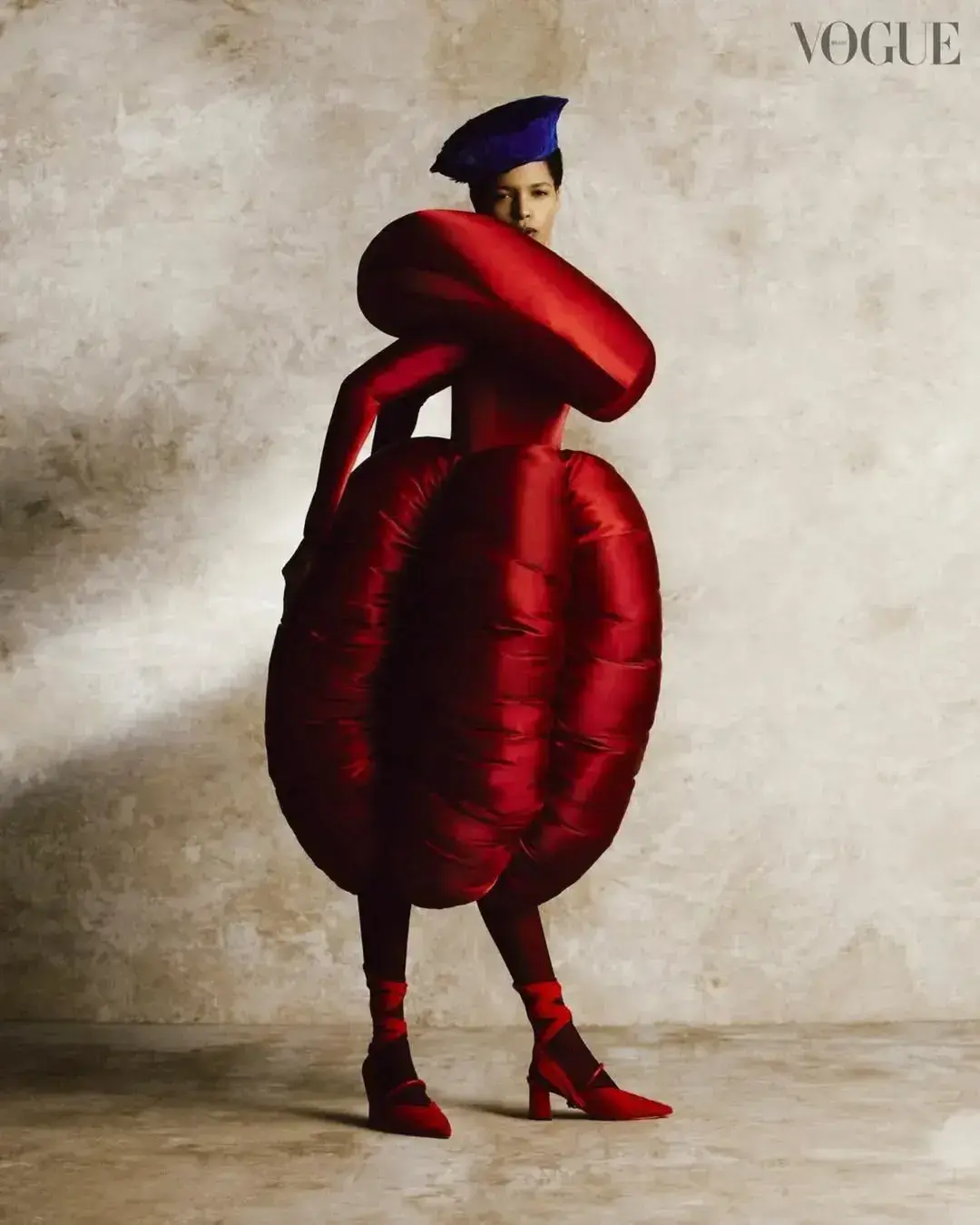 Vogue Brasil - Outubro 24 - Styling por Daniel Ueda gallery 3