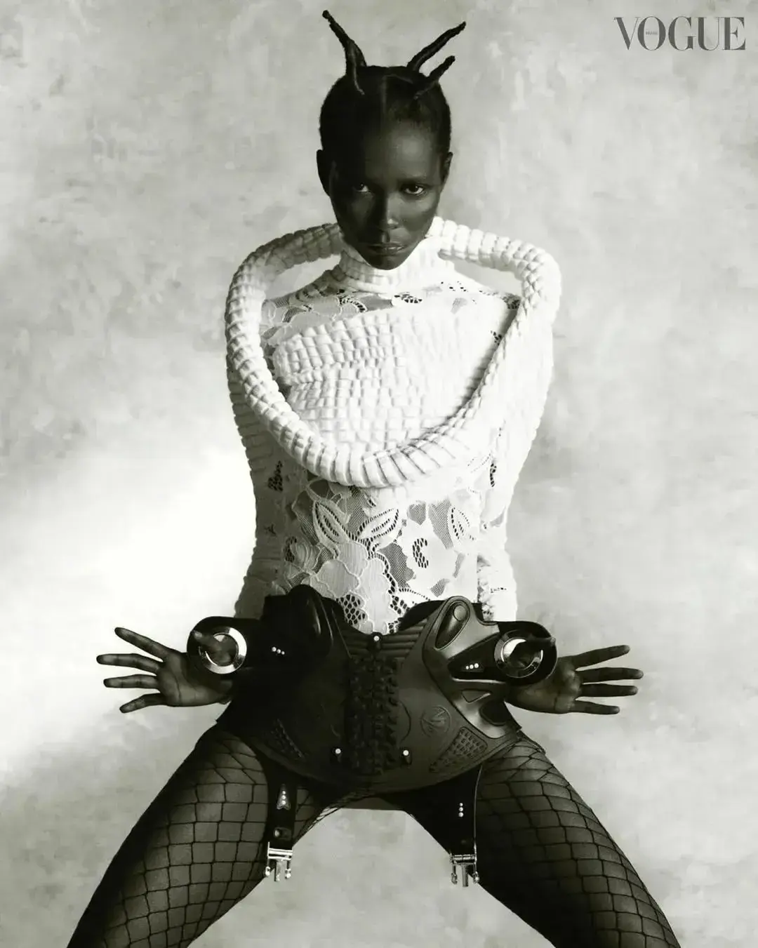 Vogue Brasil - Outubro 24 - Styling por Daniel Ueda gallery 9