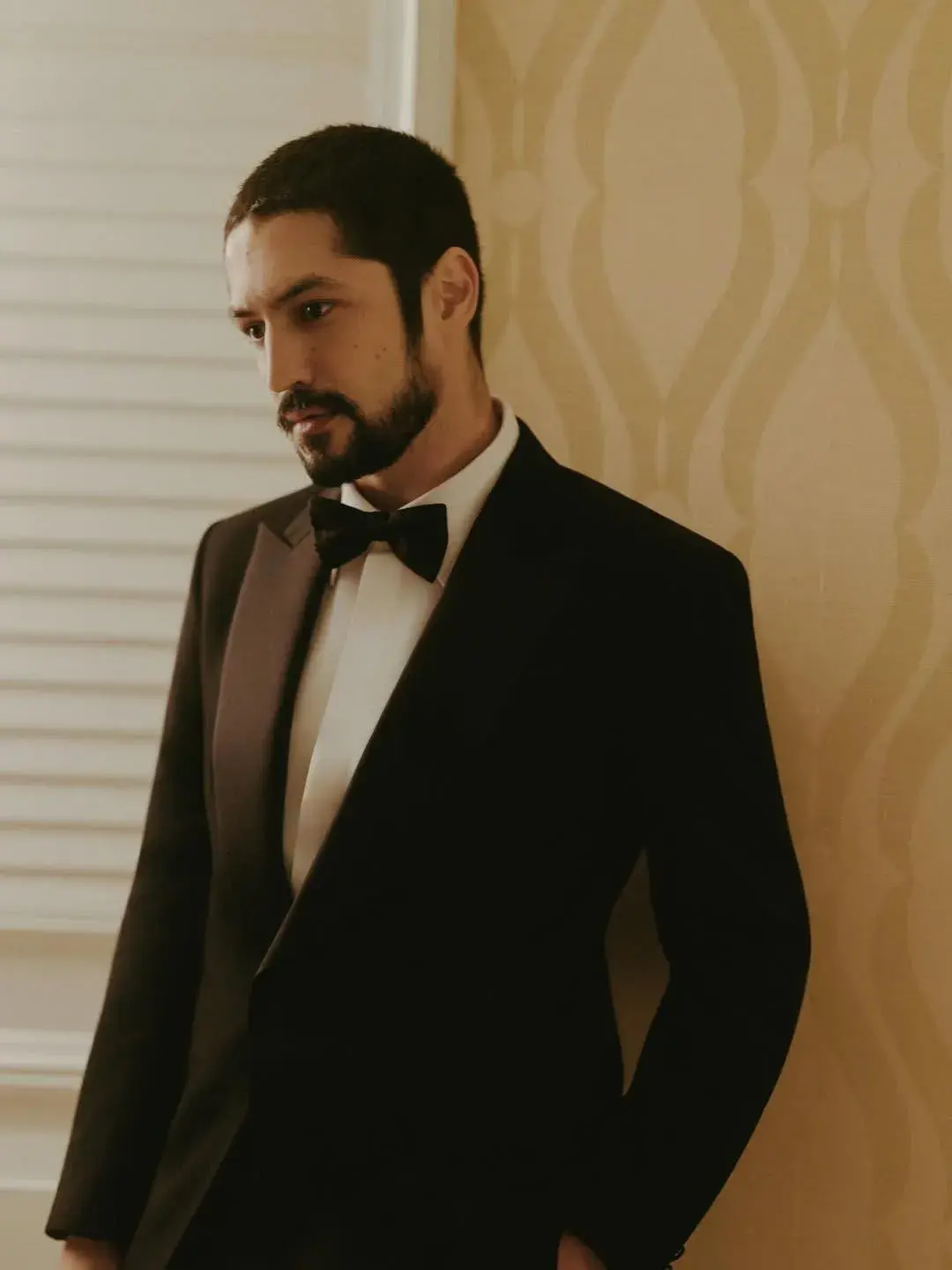 GABRIEL LEONE VESTINDO LOUIS VUITTON E JOIAS BVLGARI PARA GOLDEN GLOBES - O AGENTE SECRETO gallery 1