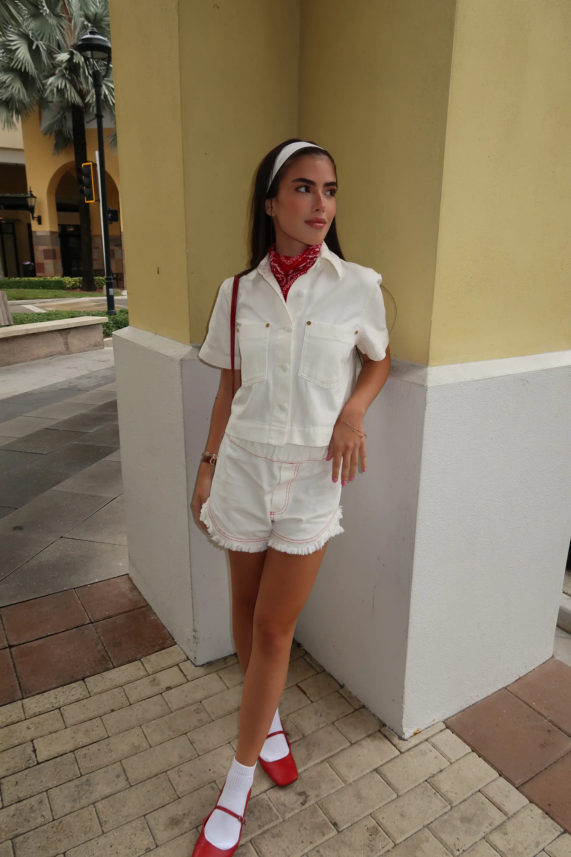 FEV 26 - LILLY SARTI gallery 7