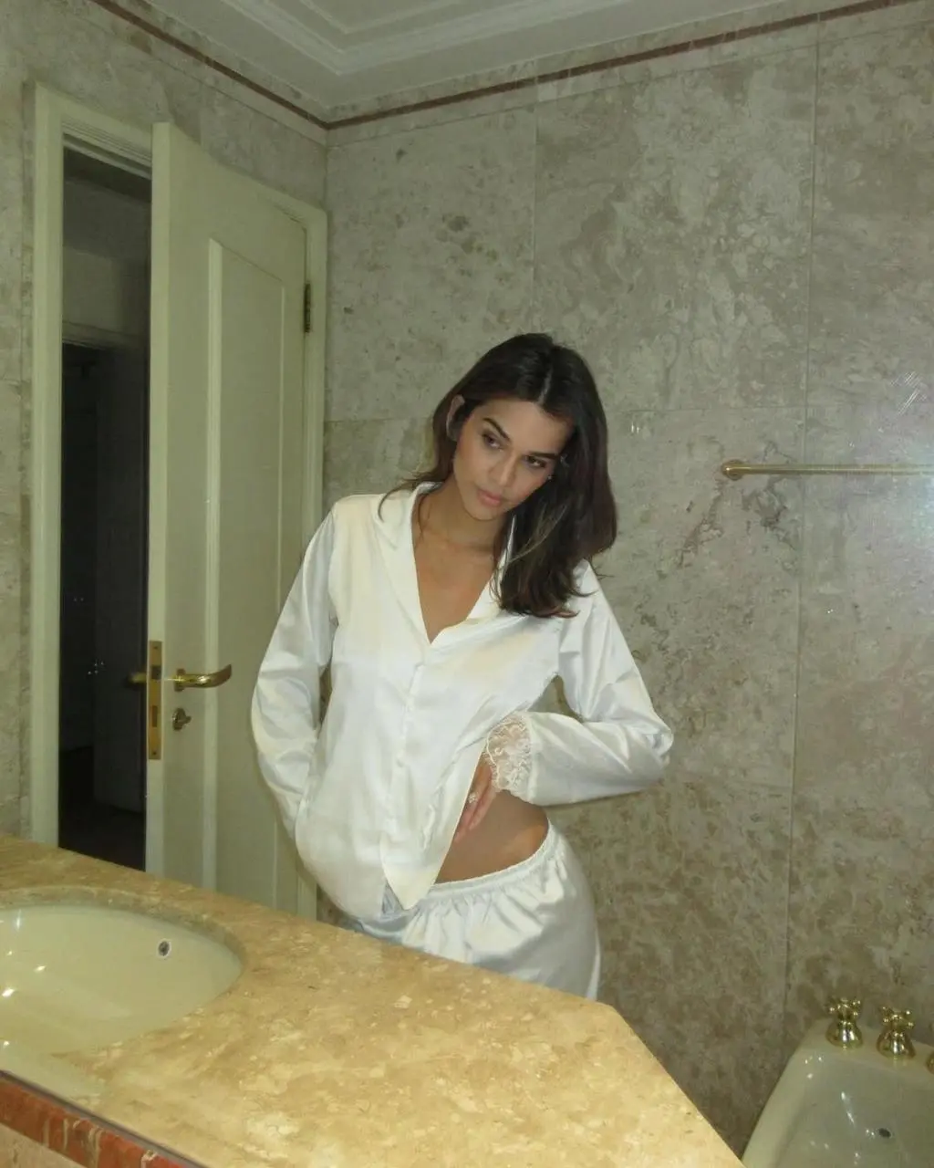 LA ROUGE BELLE  gallery 8