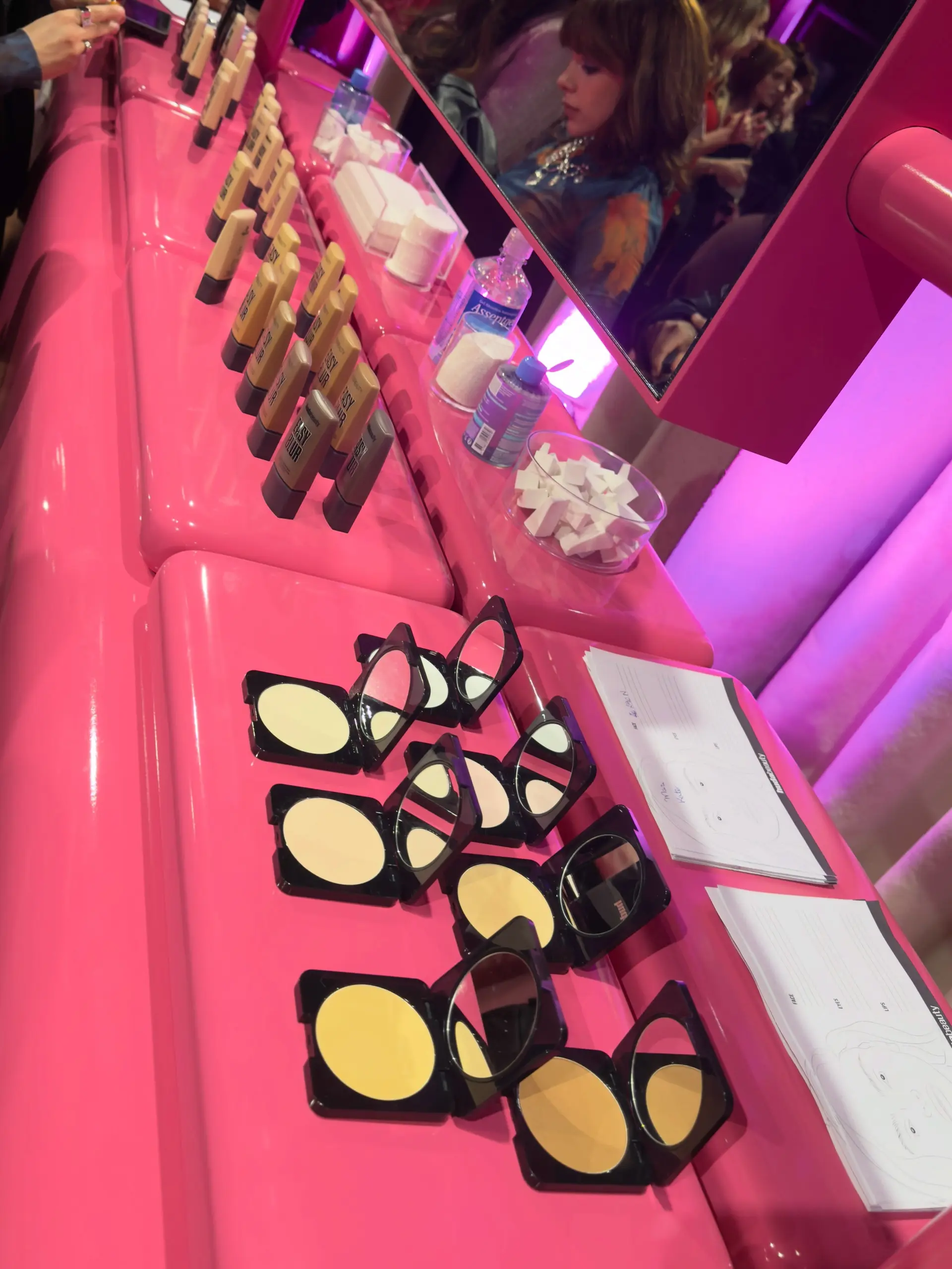 HUDA BEAUTY  gallery 3