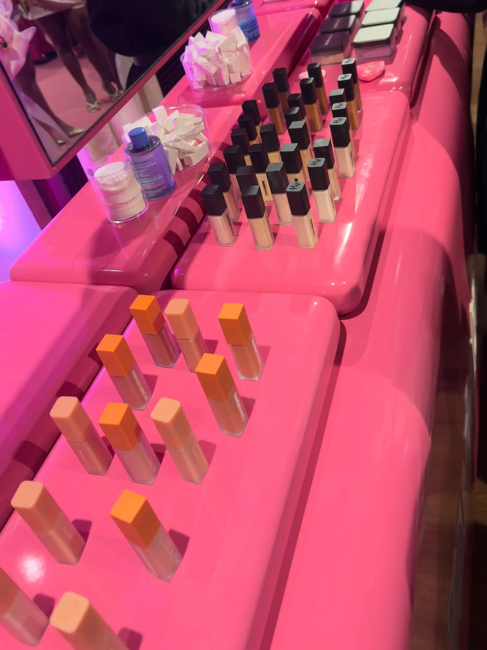 HUDA BEAUTY  gallery 4
